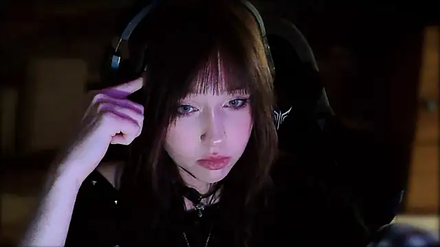 NoirEva online show from 05-13-26, 06:48