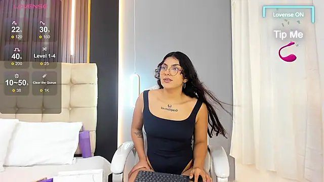 Snapshot of Amara_lune chatting on 06-19-26, 02:34 Amara lune online show from 06-19-26, 02:34