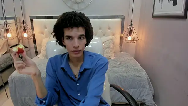 Snapshot of felix_haze chatting on 05-20-26, 05:32 felix haze online show from 05-20-26, 05:32