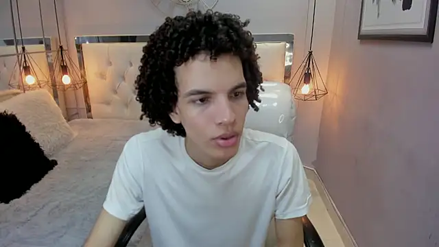 Snapshot of felix_haze chatting on 05-26-26, 05:44 felix haze online show from 05-26-26, 05:44