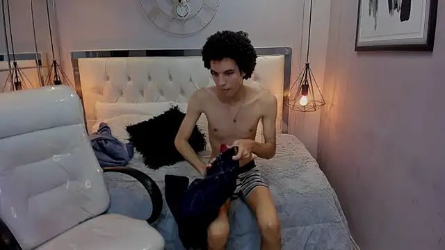 Snapshot of felix_haze chatting on 05-22-26, 05:33 felix haze online show from 05-22-26, 05:33