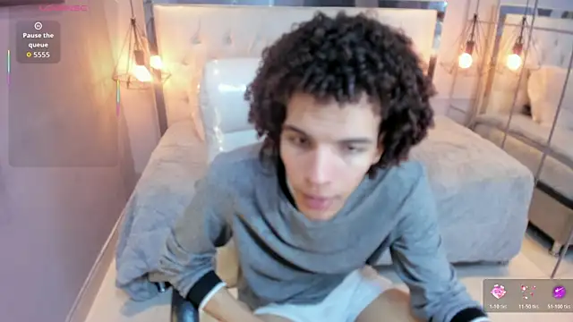 Snapshot of felix_haze chatting on 06-18-26, 05:29 felix haze online show from 06-18-26, 05:29