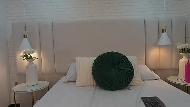 GabyJones  online show from 06-26-26, 12:22