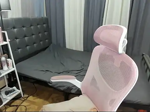 XTsUncutMargauxX online show from 06-19-26, 07:20