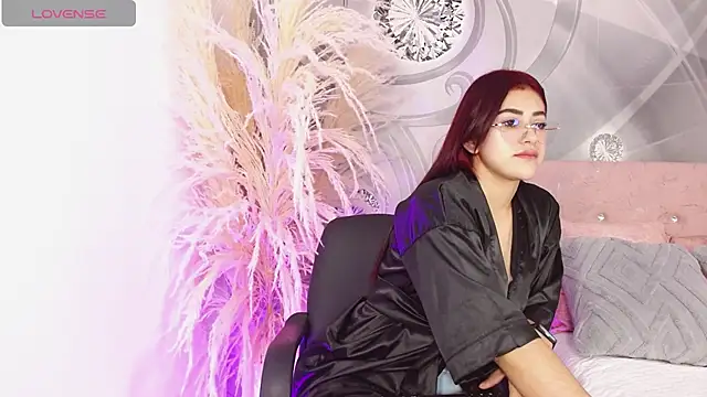 Snapshot of Ana_sofia13 chatting on 05-19-26, 02:24 Ana sofia13 online show from 05-19-26, 02:24