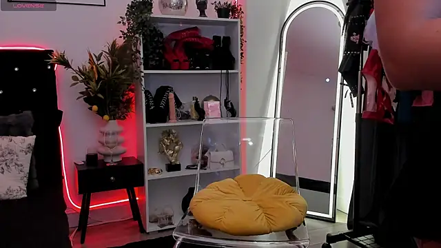 AmyyyDiamond online show from 06-10-26, 05:14