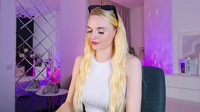 Mila  Lux online show from 05-29-26, 08:26