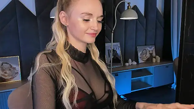 Mila  Lux online show from 06-04-26, 08:46