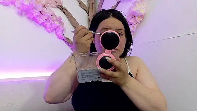 Snapshot of Laura__Castillo_ chatting on 06-23-26, 12:14 Laura Castillo online show from 06-23-26, 12:14