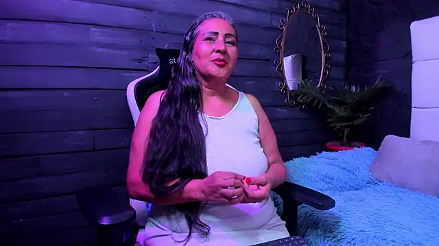 Victoria kyler online show from 05-18-26, 04:12