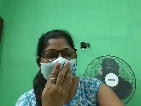 Snapshot of Kavya17 chatting on 06-20-26, 04:23 Kavya17 online show from 06-20-26, 04:23
