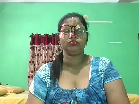 Snapshot of Kavya17 chatting on 06-22-26, 02:03 Kavya17 online show from 06-22-26, 02:03