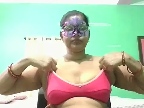 Snapshot of Kavya17 chatting on 07-11-26, 12:05 Kavya17 online show from 07-11-26, 12:05