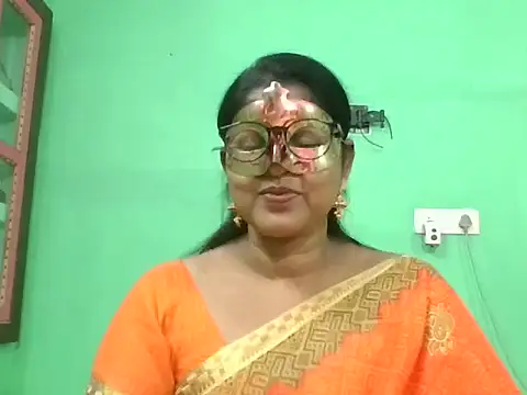 Snapshot of Kavya17 chatting on 06-12-26, 05:32 Kavya17 online show from 06-12-26, 05:32
