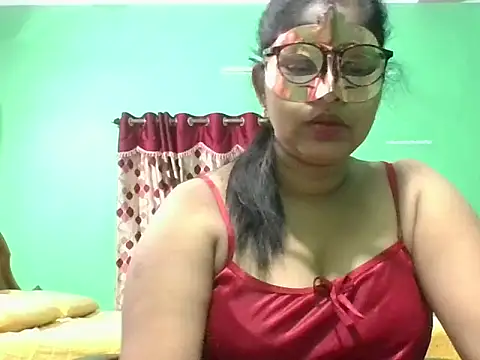 Snapshot of Kavya17 chatting on 06-24-26, 06:28 Kavya17 online show from 06-24-26, 06:28