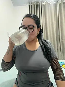 rousee69  online show from 06-21-26, 10:59