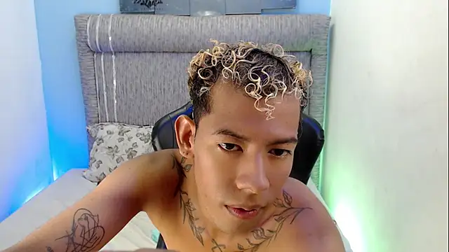 Snapshot of Taylerr_18 chatting on 05-20-26, 12:40 Taylerr 18 online show from 05-20-26, 12:40
