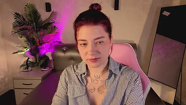 Nikki Gringer online show from 06-10-26, 01:29