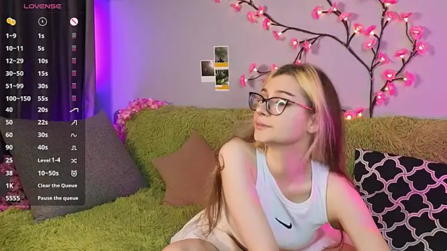 HellyCherry online show from 05-19-26, 07:54