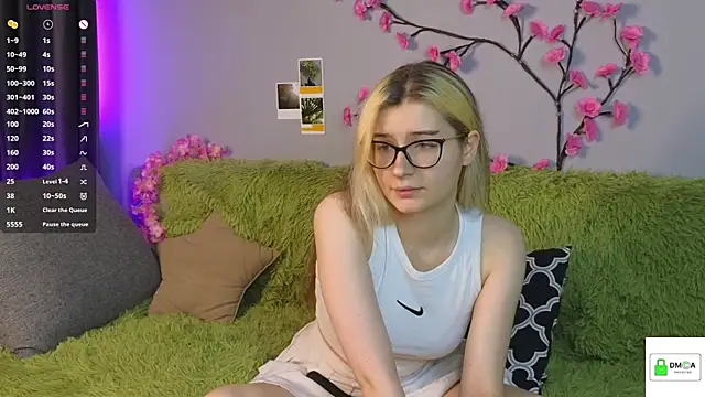 HellyCherry online show from 05-22-26, 07:34