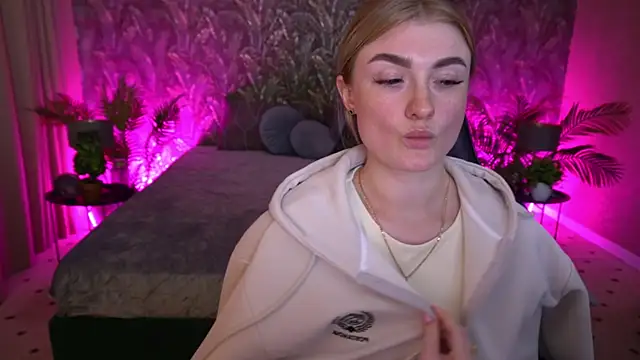 Lolly Rosee online show from 05-19-26, 09:38