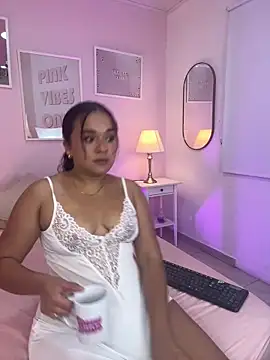 Kitty lulu  online show from 06-10-26, 04:35