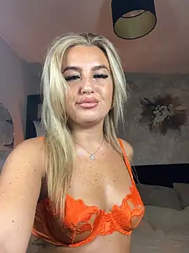 CharlottemilfUKx online show from 06-15-26, 07:35