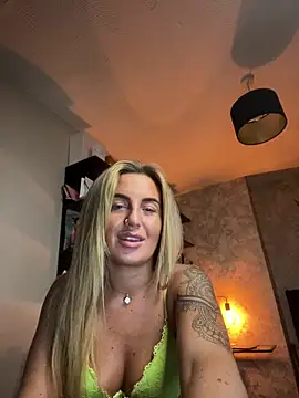 CharlottemilfUKx online show from 05-21-26, 11:35