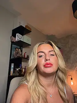 CharlottemilfUKx online show from 05-28-26, 11:10