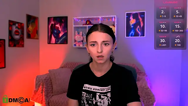 caroline honeyy online show from 06-13-26, 07:45