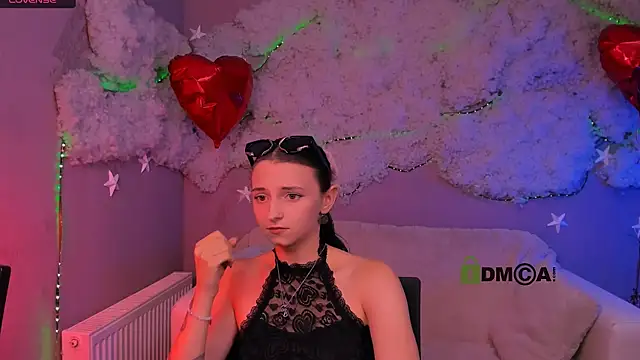 caroline honeyy online show from 07-16-26, 07:00