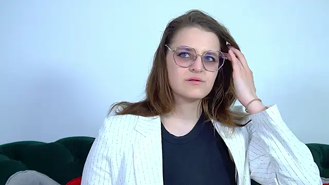Snapshot of AlexaAvery chatting on 05-29-26, 06:30 AlexaAvery online show from 05-29-26, 06:30