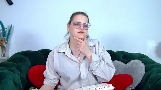 Snapshot of AlexaAvery chatting on 05-23-26, 06:45 AlexaAvery online show from 05-23-26, 06:45