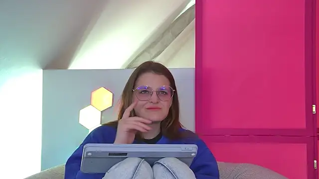 Snapshot of AlexaAvery chatting on 06-16-26, 06:35 AlexaAvery online show from 06-16-26, 06:35