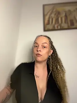 WaitingLucia online show from 05-17-26, 06:41
