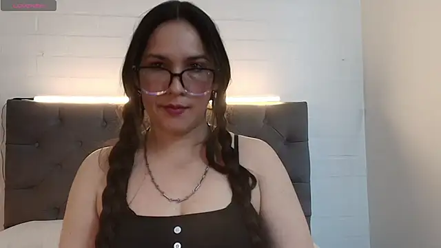 Snapshot of Rossy_Marks chatting on 06-17-26, 04:12 Rossy Marks online show from 06-17-26, 04:12