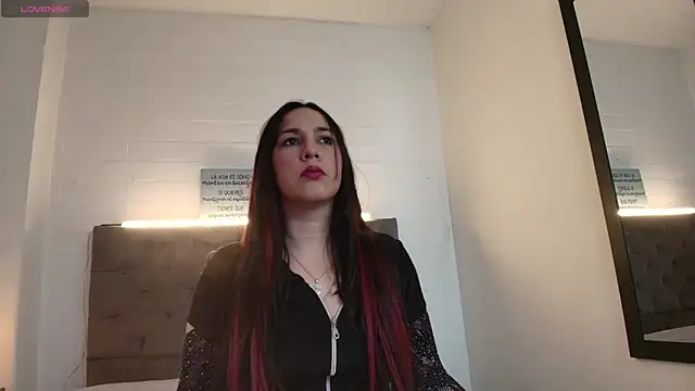 Snapshot of Rossy_Marks chatting on 06-19-26, 02:39 Rossy Marks online show from 06-19-26, 02:39