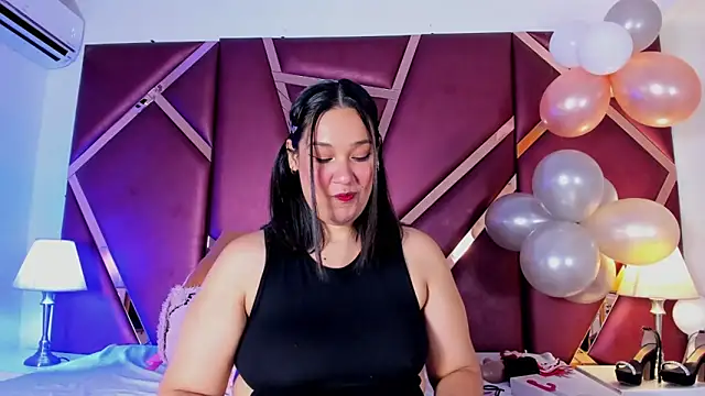 SelenaBloom online show from 06-11-26, 09:34