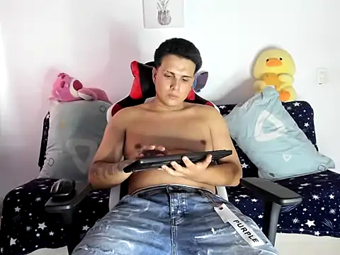 Snapshot of alexerdiego chatting on 06-18-26, 08:03 alexerdiego online show from 06-18-26, 08:03