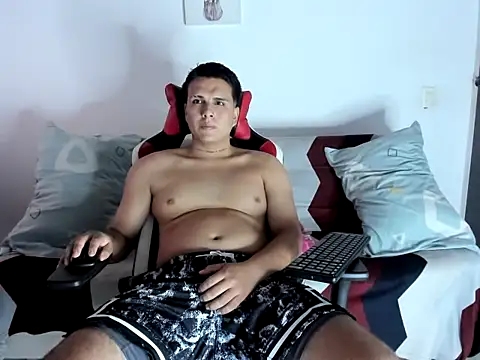 Snapshot of alexerdiego chatting on 06-15-26, 12:05 alexerdiego online show from 06-15-26, 12:05