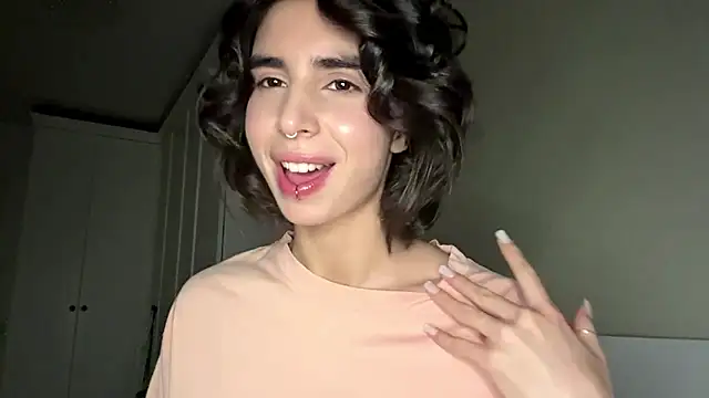 Snapshot of JessiaRuezga chatting on 05-18-26, 12:21 JessiaRuezga online show from 05-18-26, 12:21