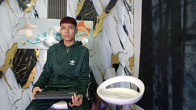 KING LOVERS1 online show from 06-17-26, 01:21