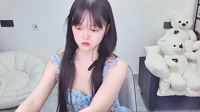 Evil-Bunny007 online show from 06-17-26, 12:37