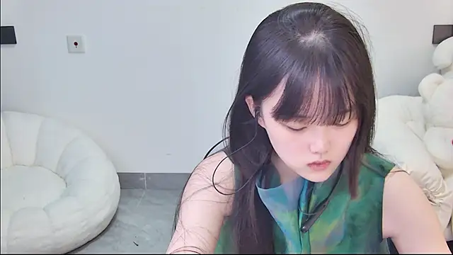 Evil-Bunny007 online show from 06-12-26, 12:36