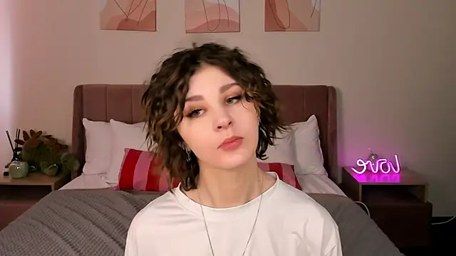 Kira  Fluffy online show from 05-18-26, 05:45