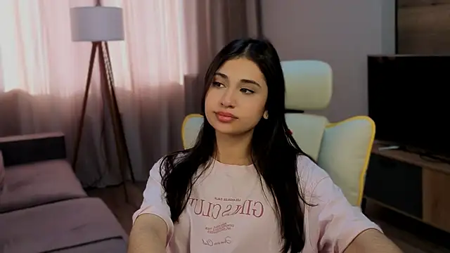Snapshot of honeylanaa chatting on 06-14-26, 04:46 honeylanaa online show from 06-14-26, 04:46