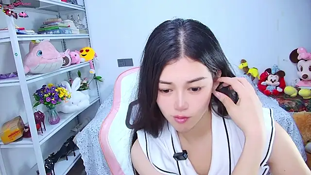 QinQin-888 online show from 06-15-26, 11:10