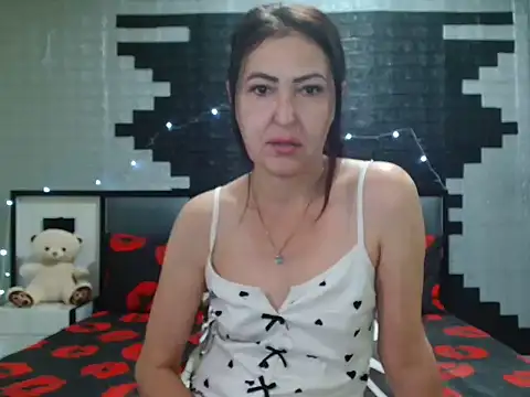 Snapshot of Ada_Vera chatting on 06-17-26, 12:15 Ada Vera online show from 06-17-26, 12:15