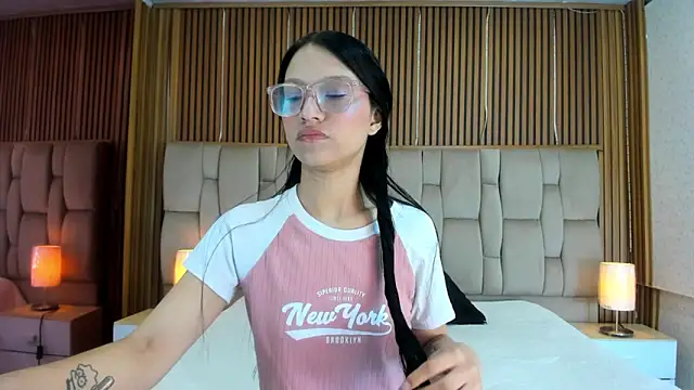SophiieCalloway1 online show from 05-23-26, 01:32