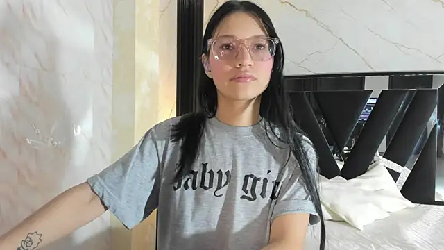 SophiieCalloway1 online show from 06-06-26, 02:11